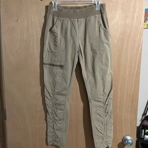 NWT Wearables Women’s Tan Cargo Pants
